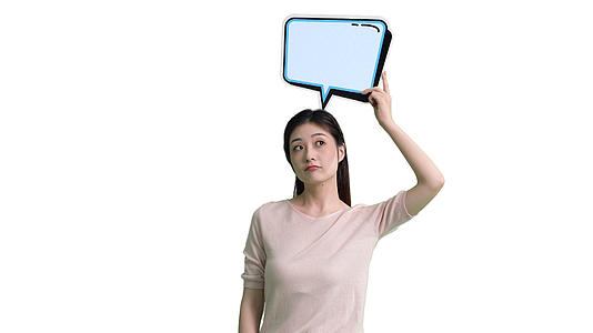4k白底女生手拿KT板聊天框对话框动作视频视频的预览图