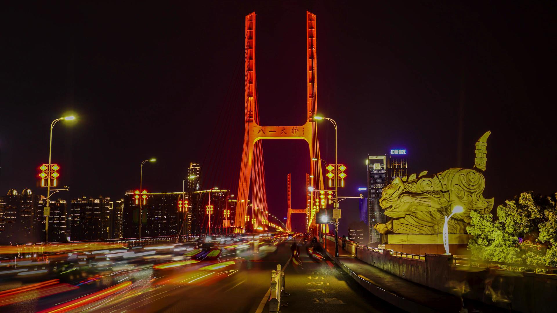 4K实拍南昌八一大桥车流夜景延时摄影视频的预览图