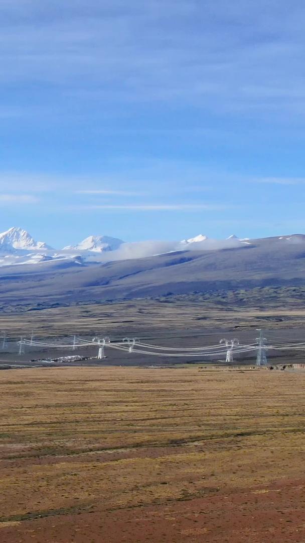 西藏雪域高原圣湖雪山自然风光视频视频的预览图
