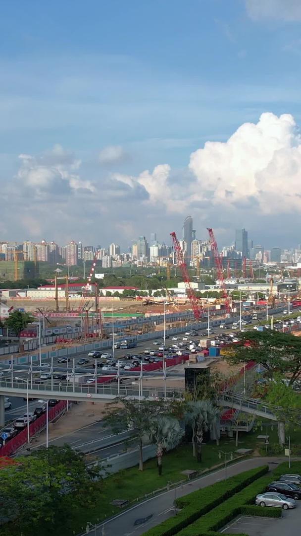 深圳湾深圳航拍蓝天白云发展及速度视频的预览图