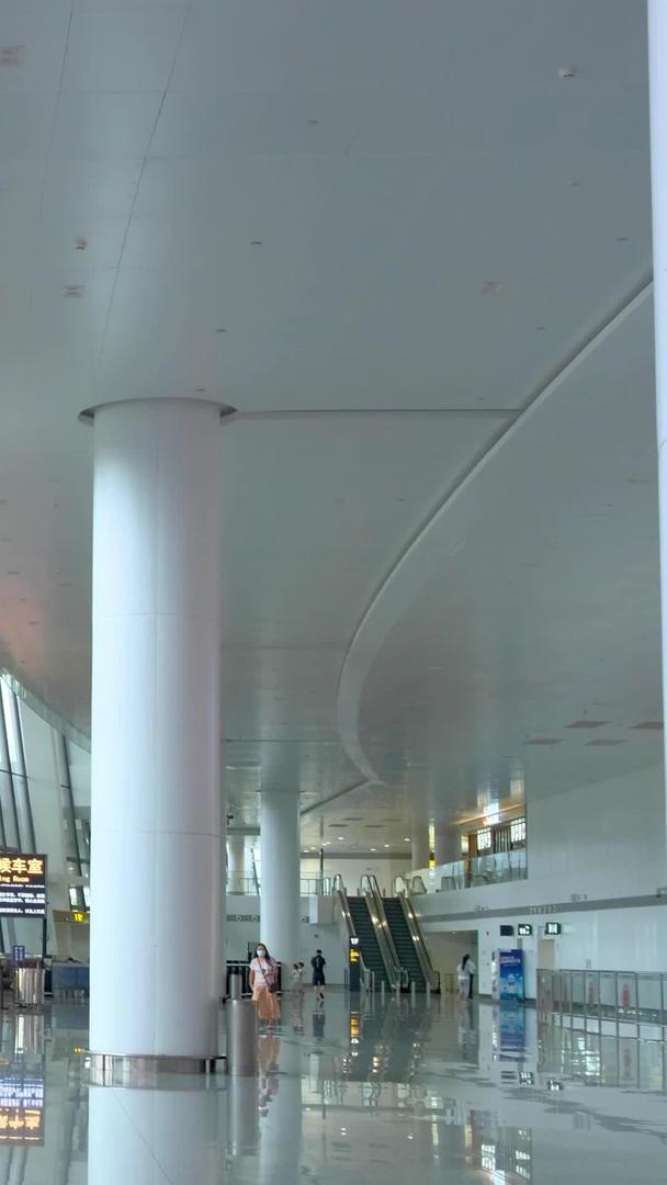机场实拍指示材料视频的预览图