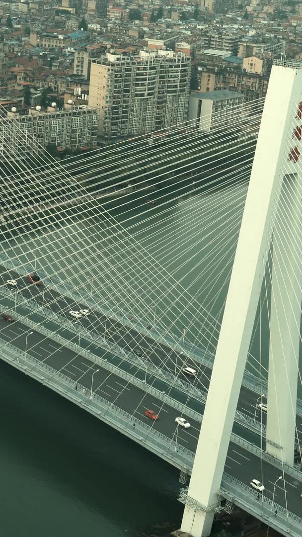 武汉月湖桥横跨汉江车水马龙视频的预览图