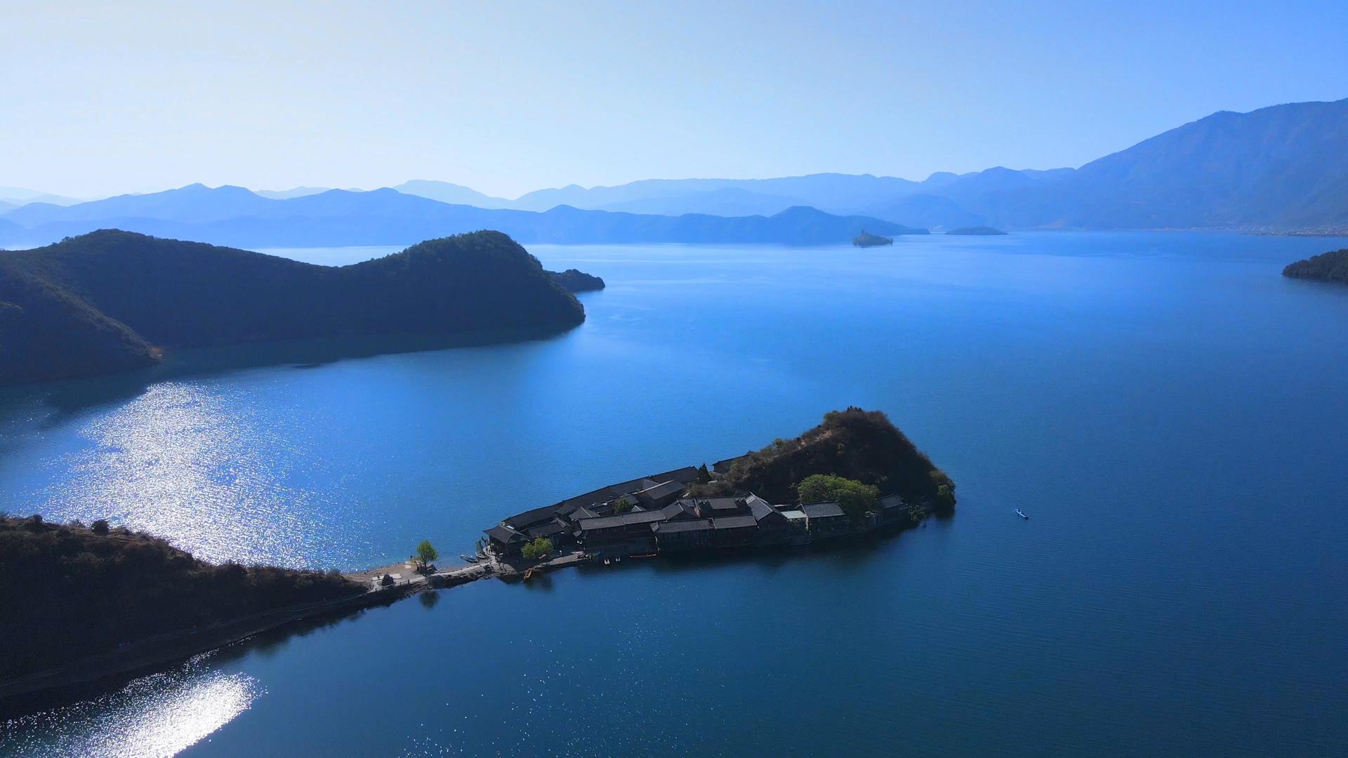 4k大理泸沽湖里格半岛全景航拍视频的预览图