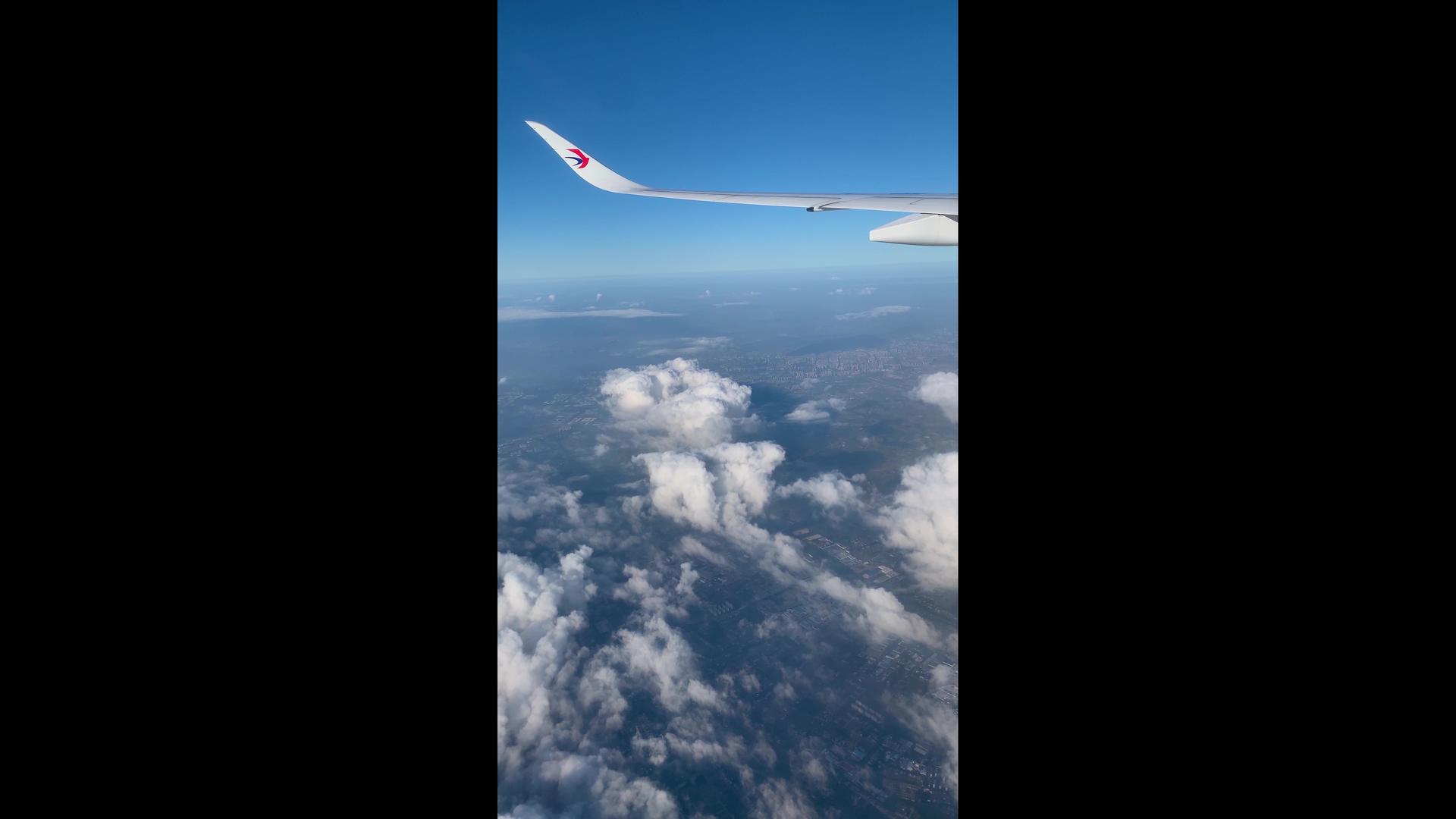 飞机客舱内实拍飞机在天空飞行视频合集视频的预览图