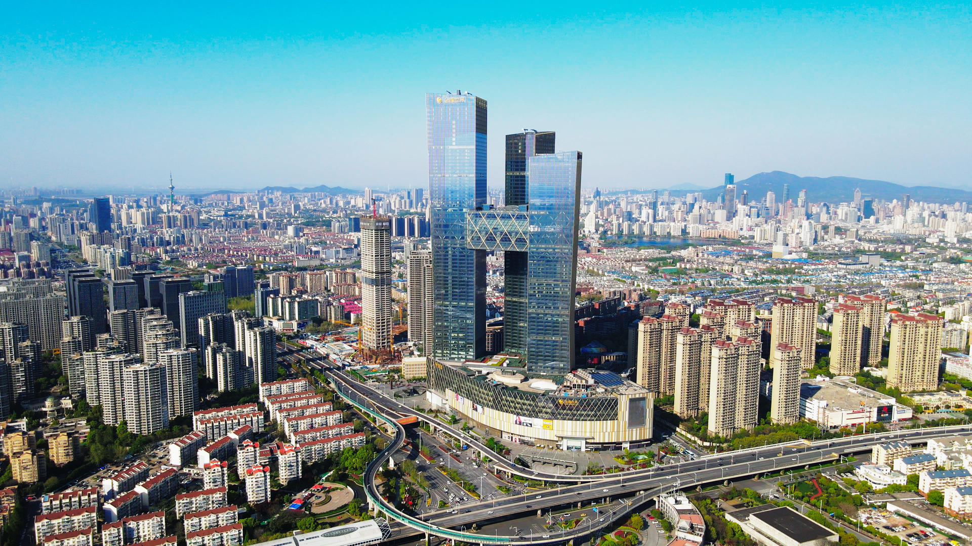 4K航拍南京城市地标建筑河西金鹰世界3视频的预览图
