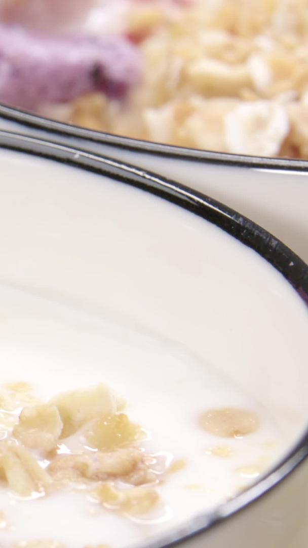 早餐燕麦片酸奶展示视频的预览图