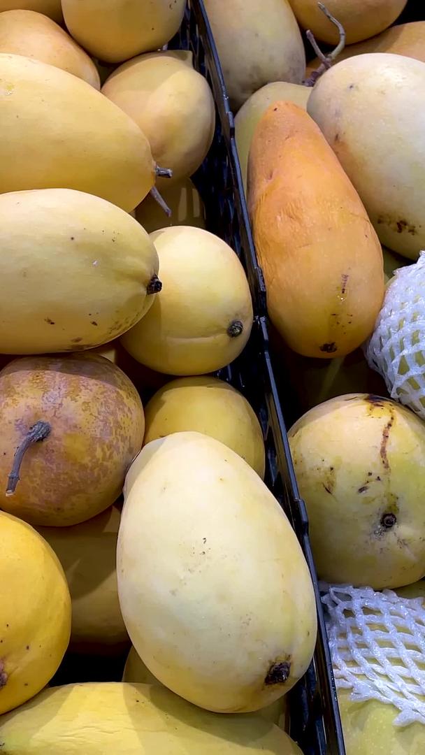 当季各种新鲜水果品种芒果桂七芒象牙芒小台芒芒小台视频的预览图