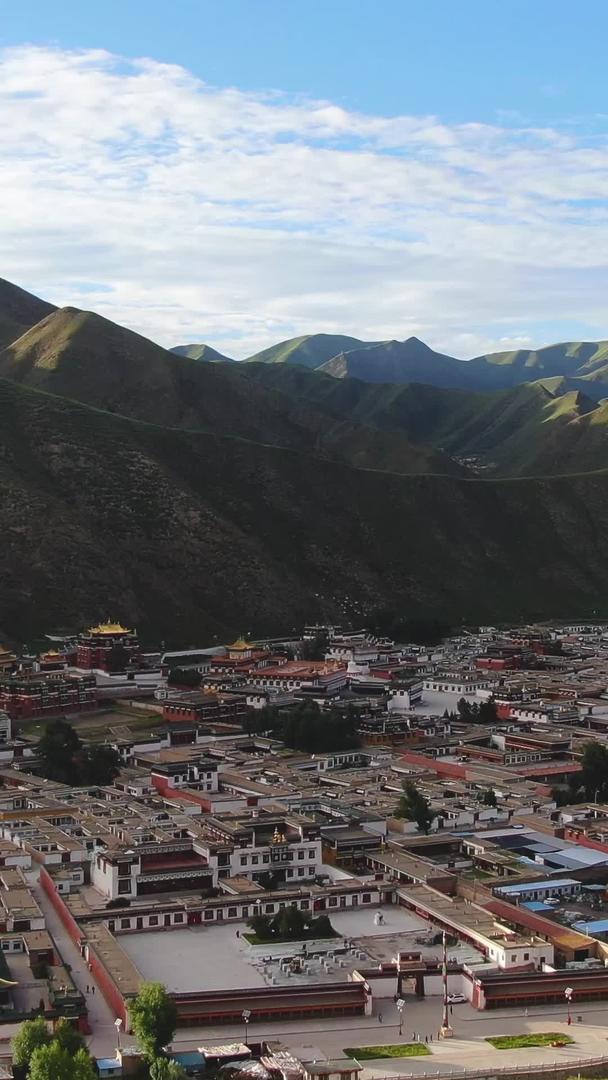 甘南著名的藏传佛教寺院拉不楞寺全景视频视频的预览图