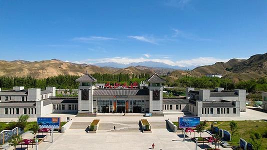 5A景点新疆天山天池风景区正门游客中心航拍视频视频的预览图
