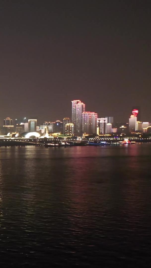 航拍城市风光秀长江上的夜景轮渡交通工具素材视频的预览图