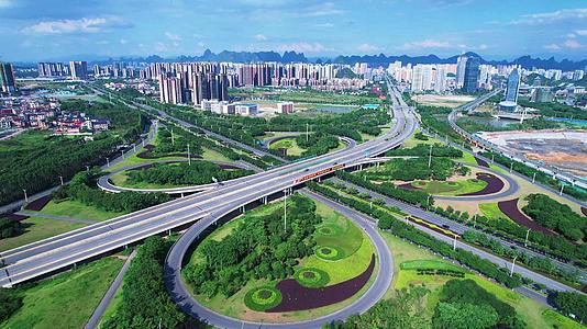 广西桂林临桂新区世纪西路和两江大道立交桥航拍视频的预览图