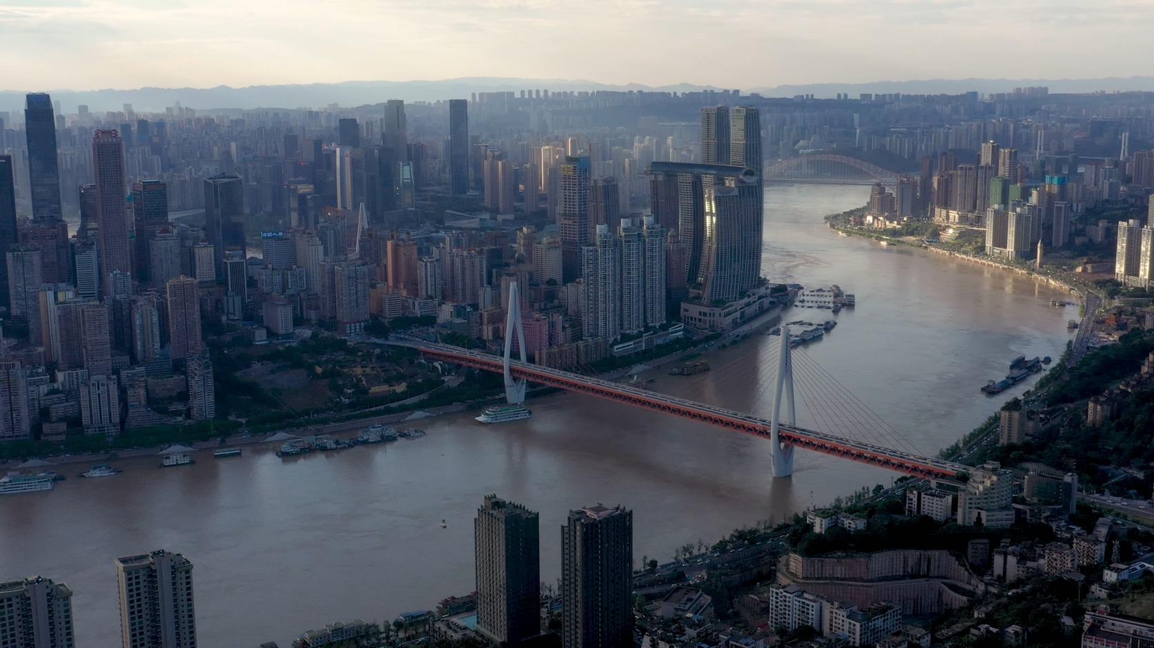 4K重庆渝中区桥梁江景航拍素材视频的预览图