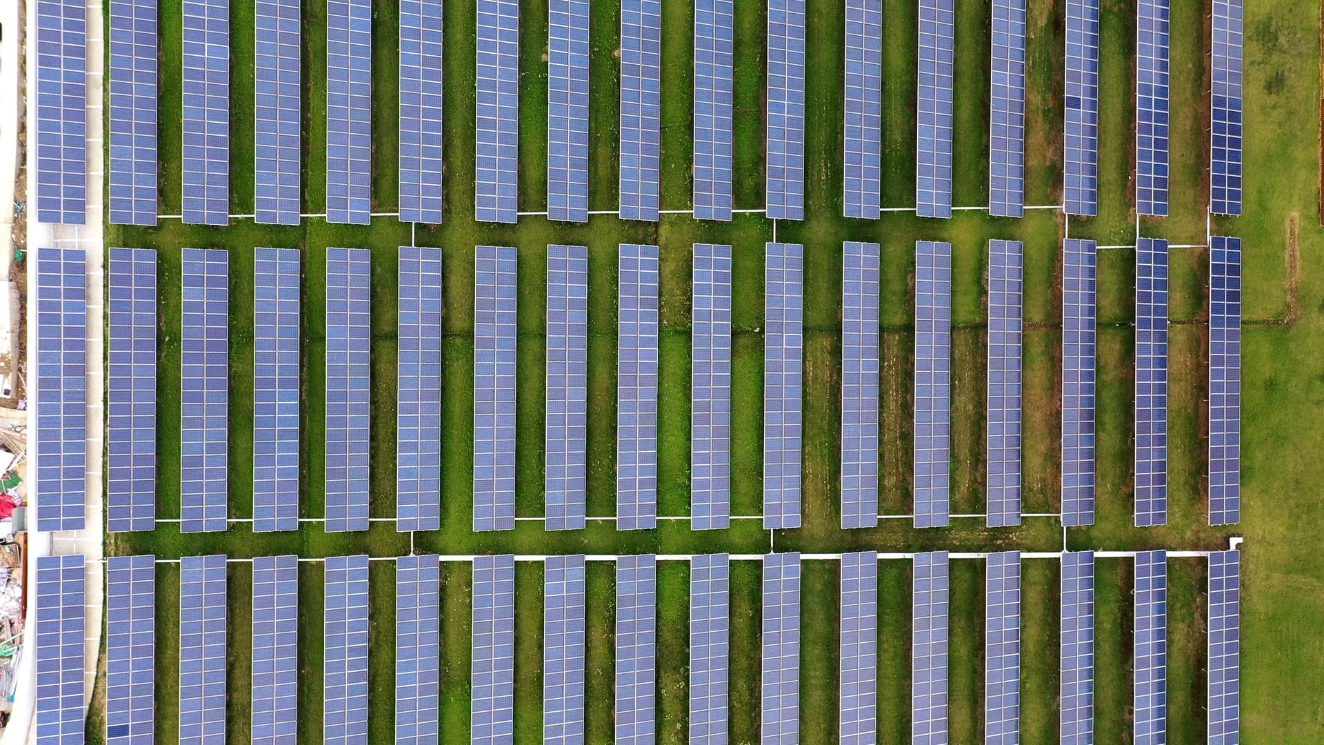 工厂太阳能设备视频的预览图