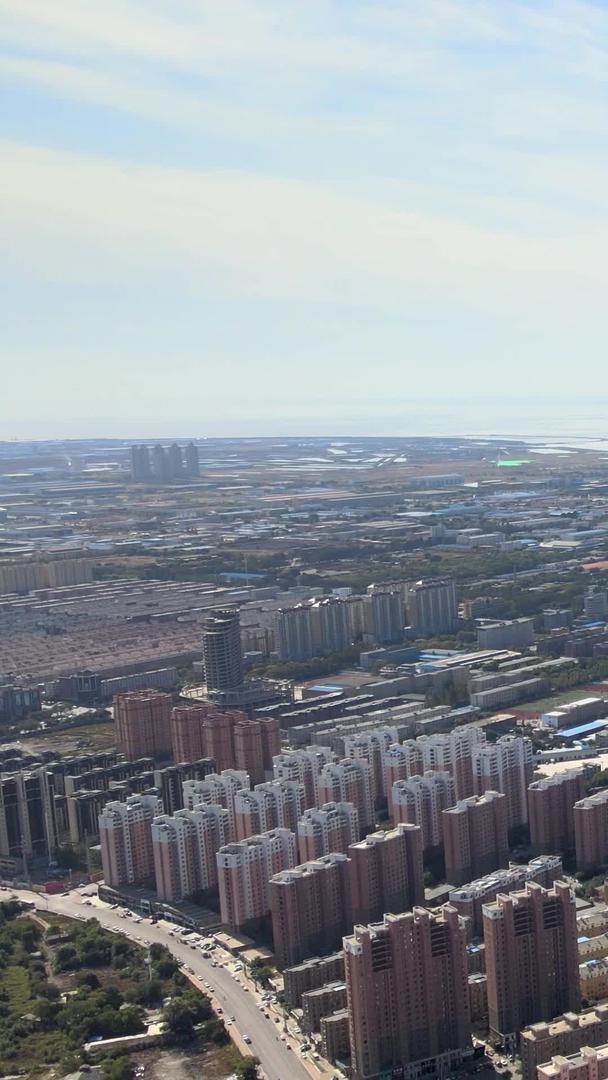 汇入海口营口汇入大海市城市建筑分界线视频的预览图