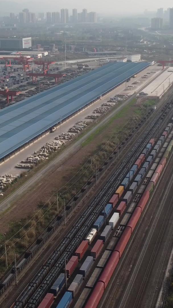 航拍铁路运输集装箱物流园区视频的预览图