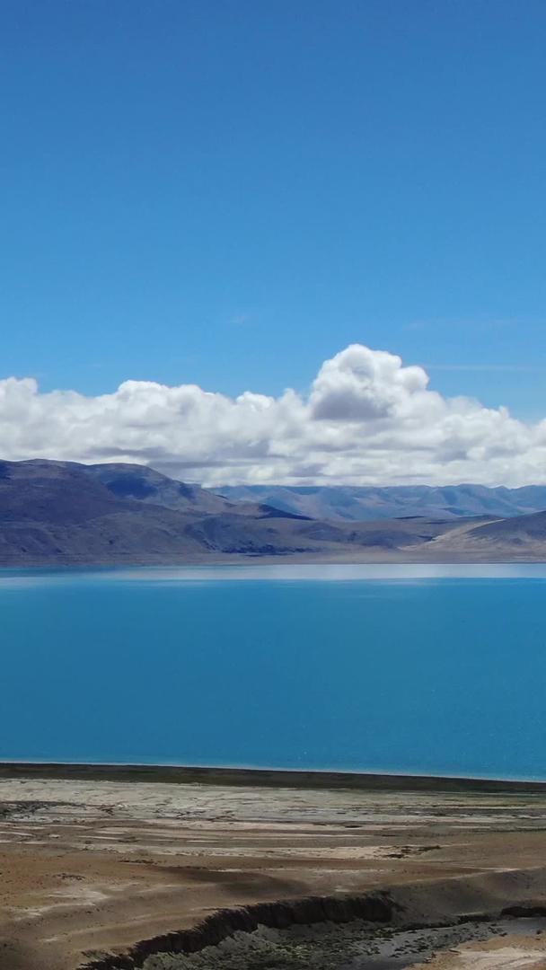 拉昂在西藏高原湖泊航拍视频视频的预览图