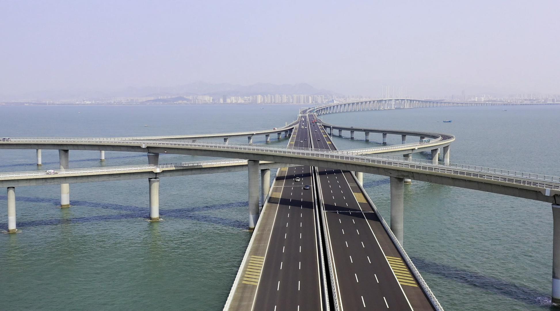 青岛地标建筑胶州湾大桥视频的预览图