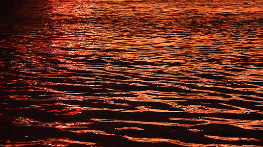 4k素材升格拍摄长江江景水面灯光反射波光粼粼环境空镜视频的预览图