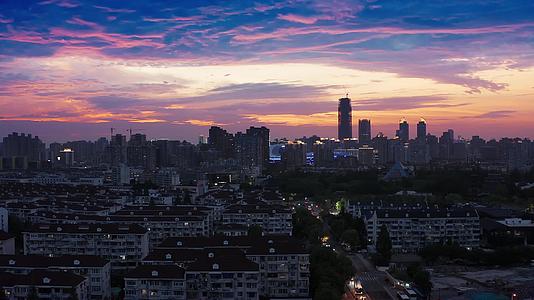 徐汇城市4K航拍火烧云下的风景视频的预览图
