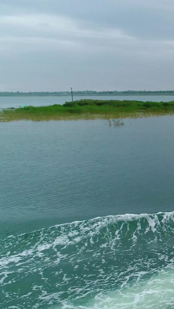 榆林红碱淖湿地景区游船航拍视频的预览图