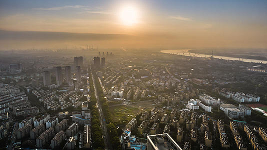 8K航拍晨曦太阳升起城市苏醒城市天际线延时摄影视频的预览图