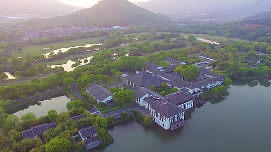 杭州市富阳区富春山居度假村酒店航拍照片视频的预览图