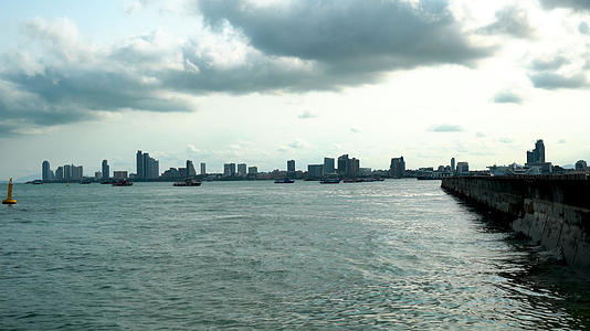 泰国城市芭堤雅及防波堤延时4K视频的预览图