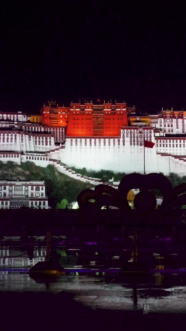 喷泉夜景在西藏布达拉宫视频的预览图