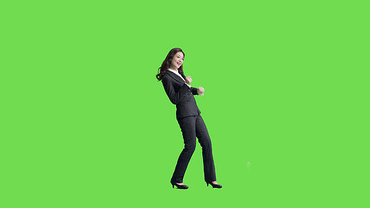 4k穿西服的女生运动跳舞动作绿幕抠像视频视频的预览图