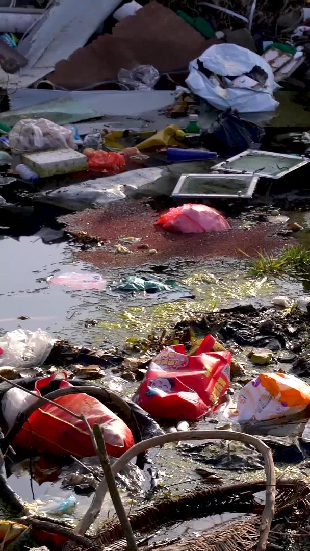 垃圾场环境污染臭水沟垃圾场垃圾场垃圾场视频的预览图