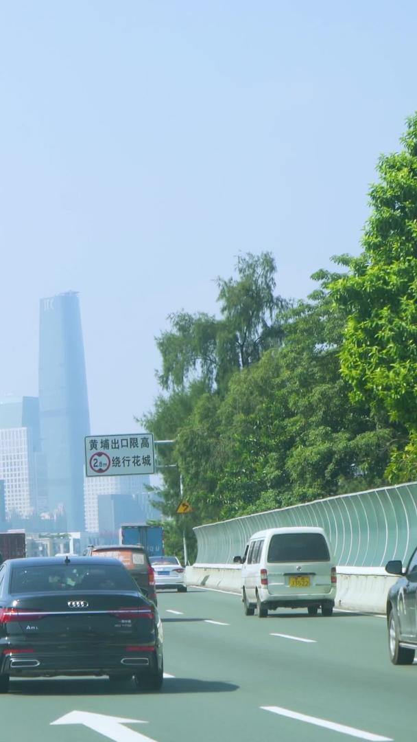 城市高速公路实拍车内视角视频的预览图