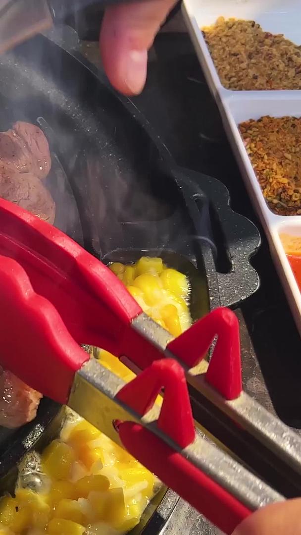 韩式烧烤特色餐饮美食素材视频的预览图