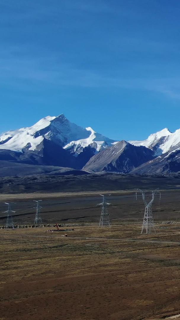 西藏希夏邦马峰雪山航拍视频视频的预览图