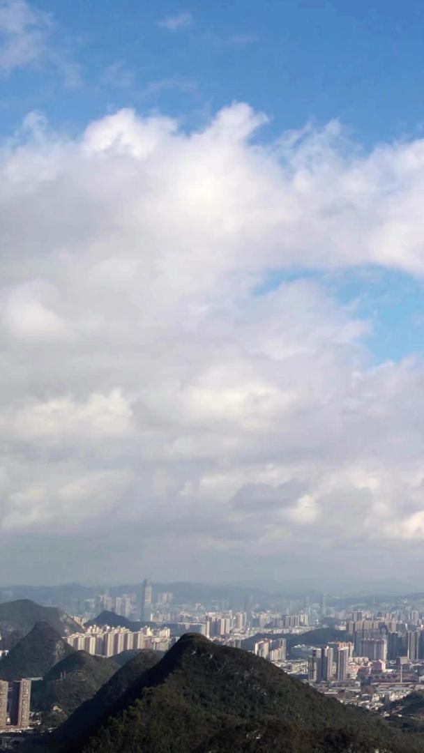 航拍贵阳城市蓝天白云移动延迟视频的预览图