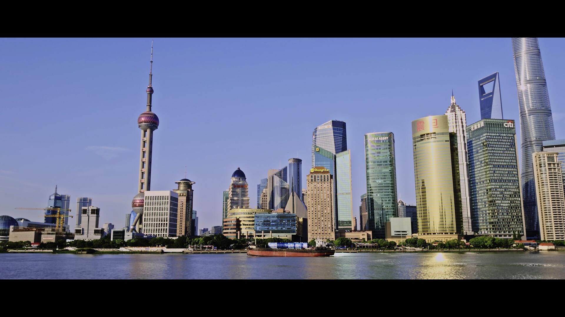 上海黄浦江陆家嘴CBD电影比例实拍视频视频的预览图