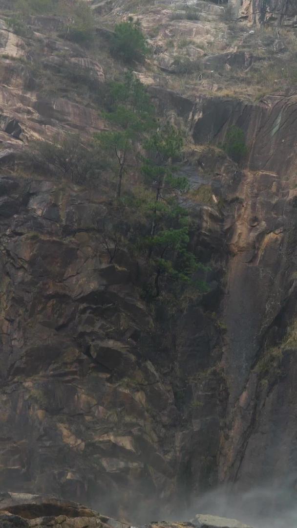 天台山大瀑布实拍集含水声集中视频的预览图