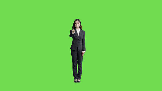 4k穿西装的商务女生点击移动触碰动作绿幕合成抠像视频视频的预览图