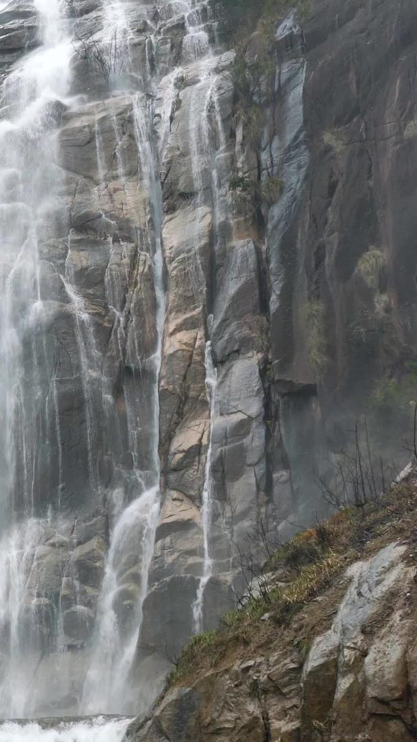 天台山大瀑布实拍集含水声集中视频的预览图