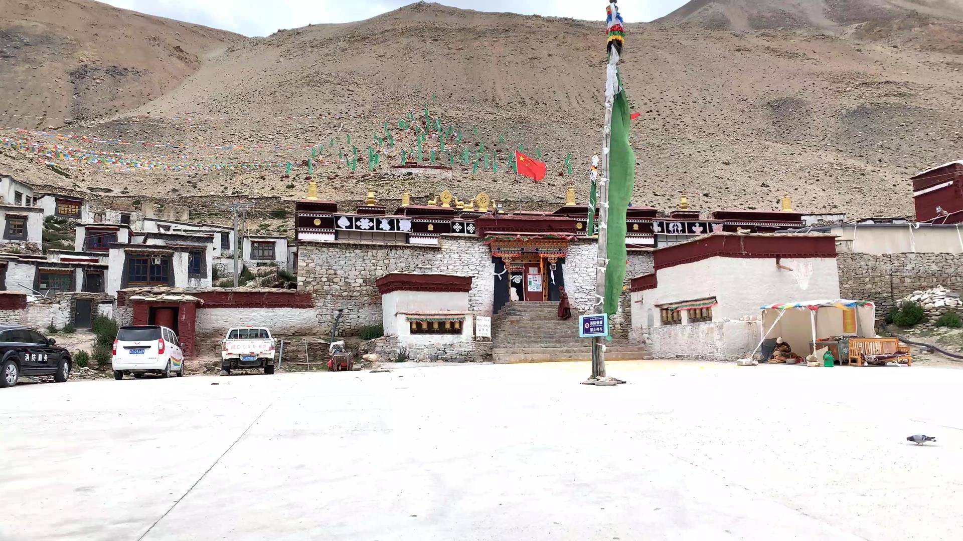 世界上海拔最高的寺庙绒布寺外观视频视频的预览图