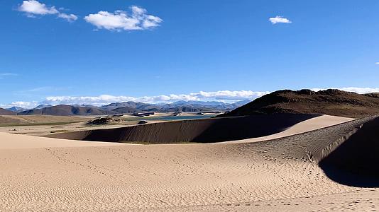 西藏阿里地区五彩沙漠视频视频的预览图