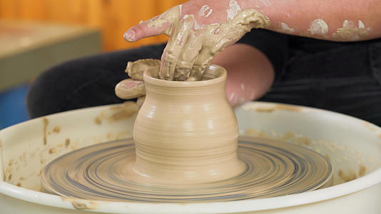 4k手工手艺制陶陶器特写视频的预览图