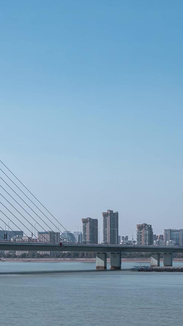 延时航拍杭州地标建筑钱江三桥西兴大桥交通交通延时摄影视频的预览图