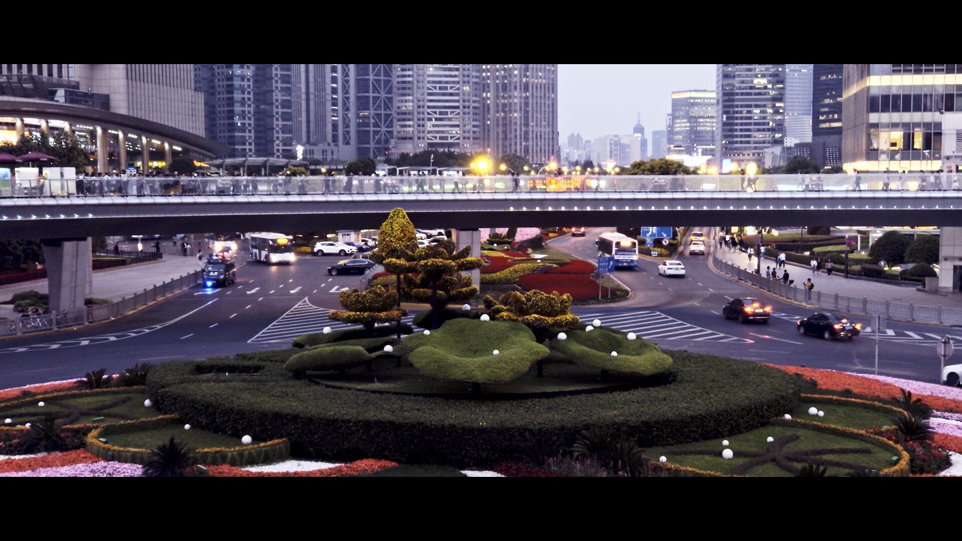 上海浦东新区陆家嘴环路环岛路交通视频的预览图