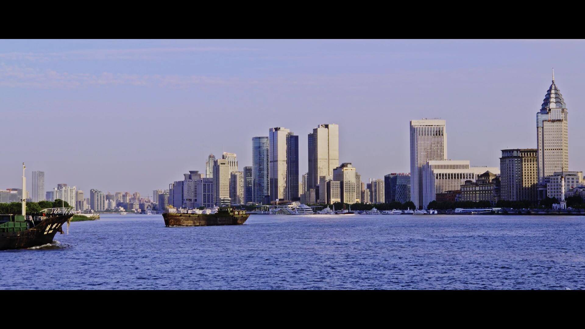 上海黄浦江面船只视频的预览图