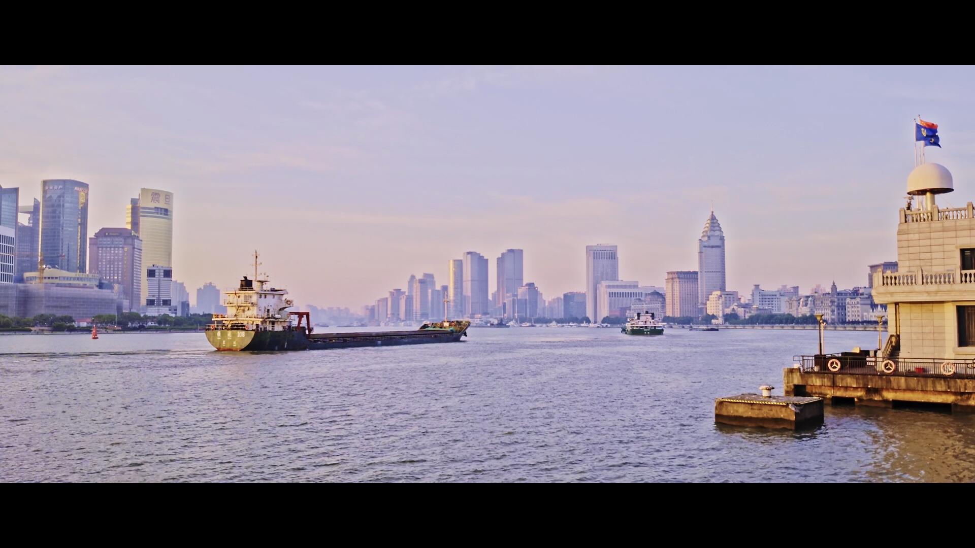 外滩黄浦江轮渡视频的预览图