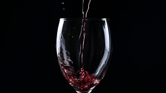 升格红酒红葡萄酒倒红酒视频的预览图