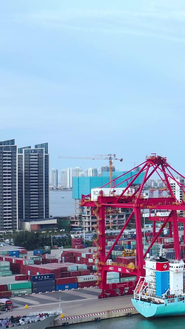 海口港码头航拍物流运输视频素材视频的预览图