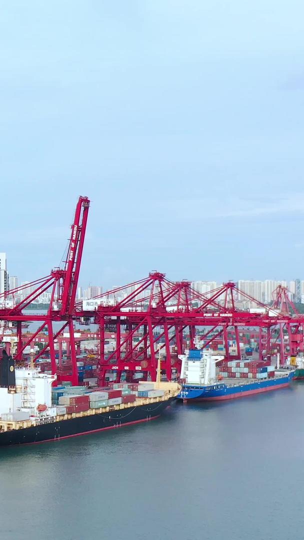 海口港码头航拍物流运输视频素材视频的预览图