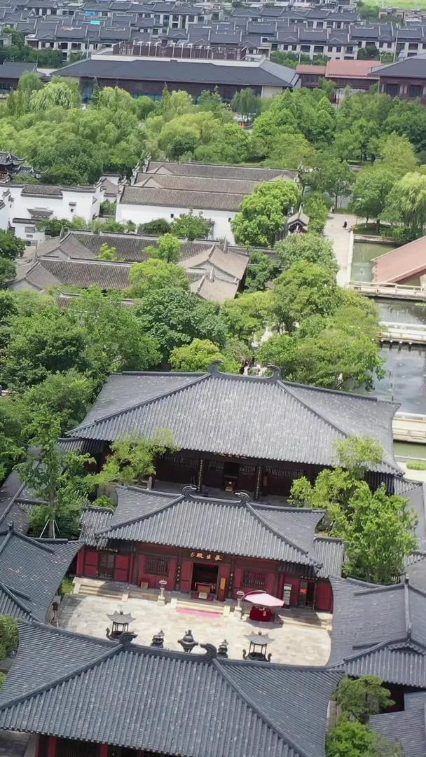 上海广富林遗址公园航拍视频视频的预览图