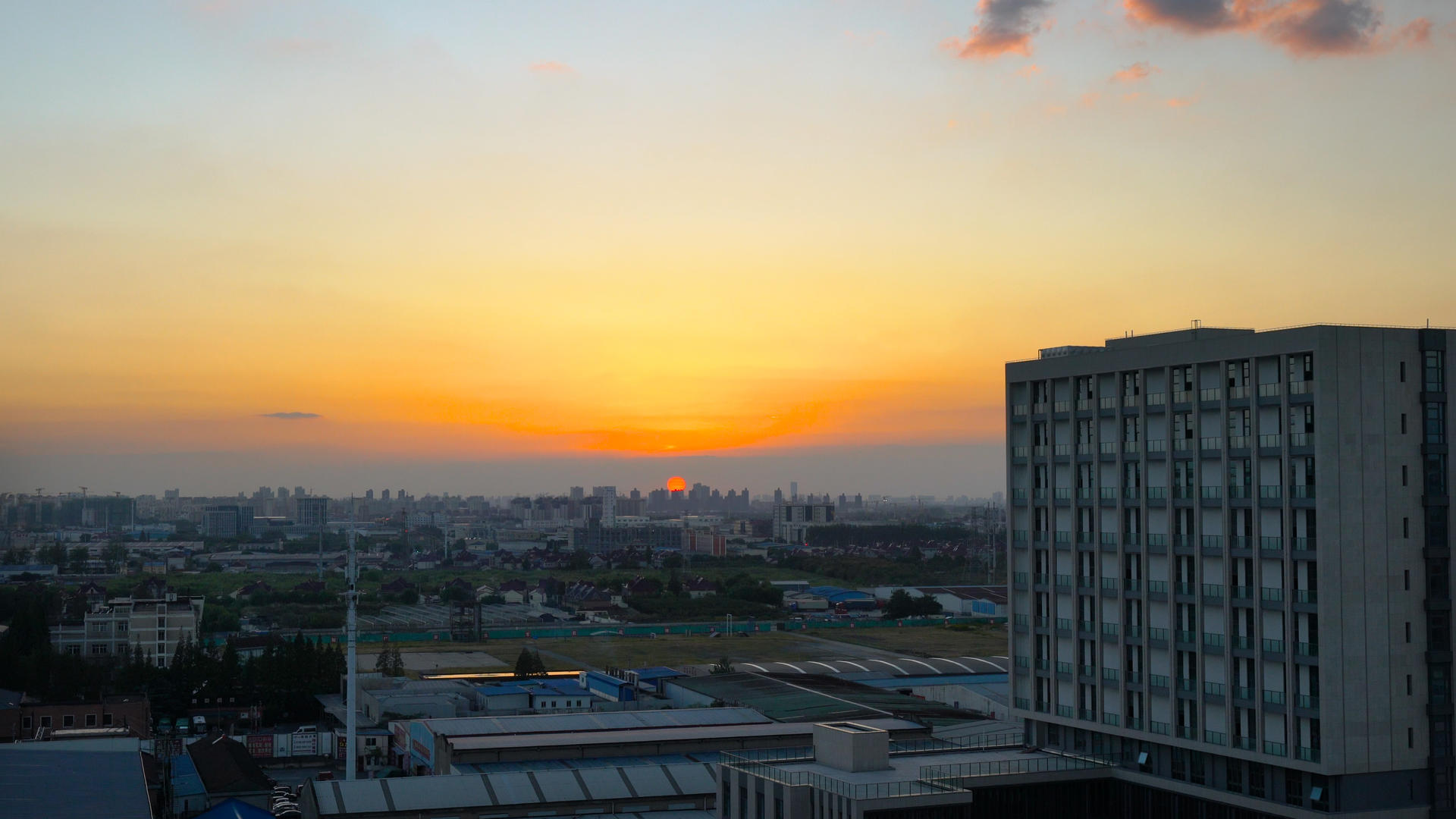 上海宝山工业园区日落延时4K视频的预览图